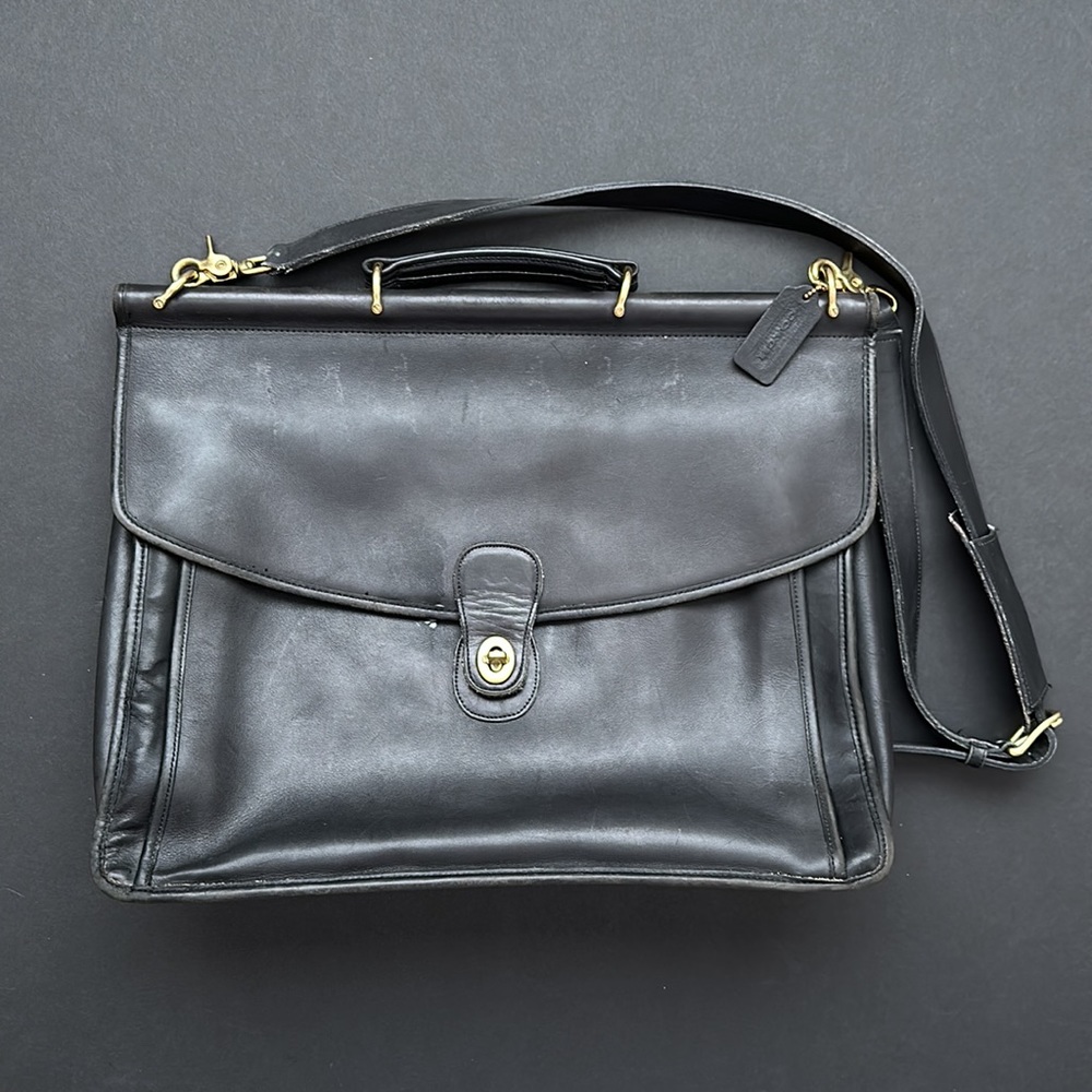 12/13 AT 3:00 PM EST COACH TALK

Vintage Coach 💼 👜……..and history!!